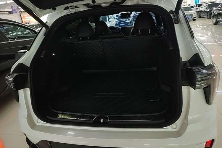 Used Lynk & Co 01 2025 2.0TD Two-Wheel Drive Refreshed Pro Version Trunk