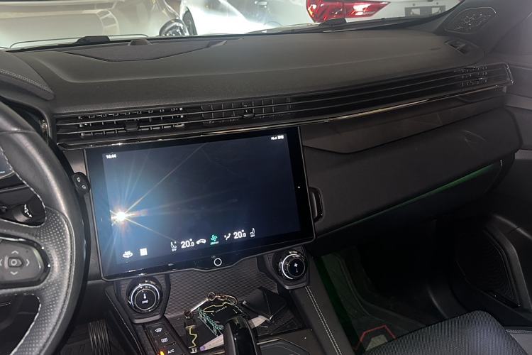 Used Lynk & Co 01 EM-P 2021 1.5TD PHEV Halo Interior 3