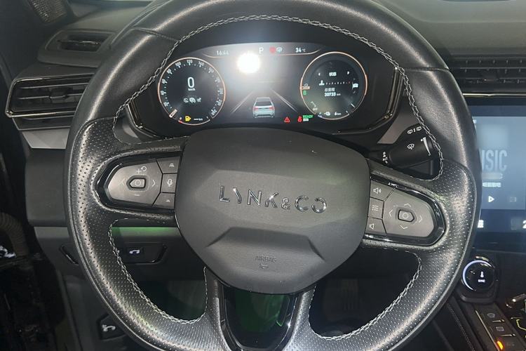 Used Lynk & Co 01 EM-P 2021 1.5TD PHEV Halo Interior 5