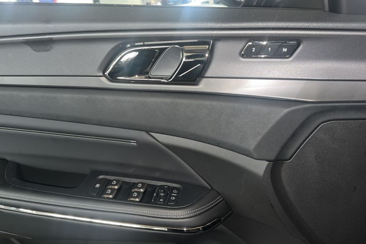 Used Lynk & Co 01 EM-P 2021 1.5TD PHEV Halo Interior 6