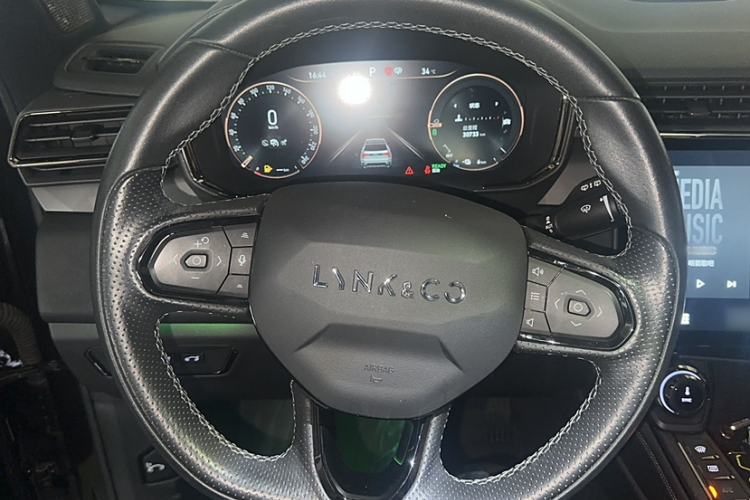 Used Lynk & Co 01 EM-P 2021 1.5TD PHEV Halo Steering Wheel
