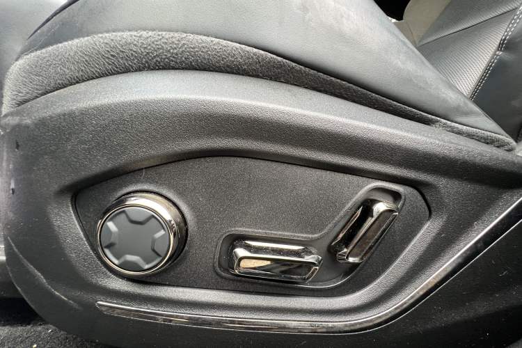 Used Lynk & Co 01 EM-P 2023 1.5TD EM-P PM Interior 1