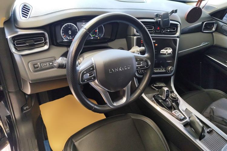 Used Lynk & Co 01 EM-P 2018 1.5T PHEV JingPro National Emission Standard V Center Console