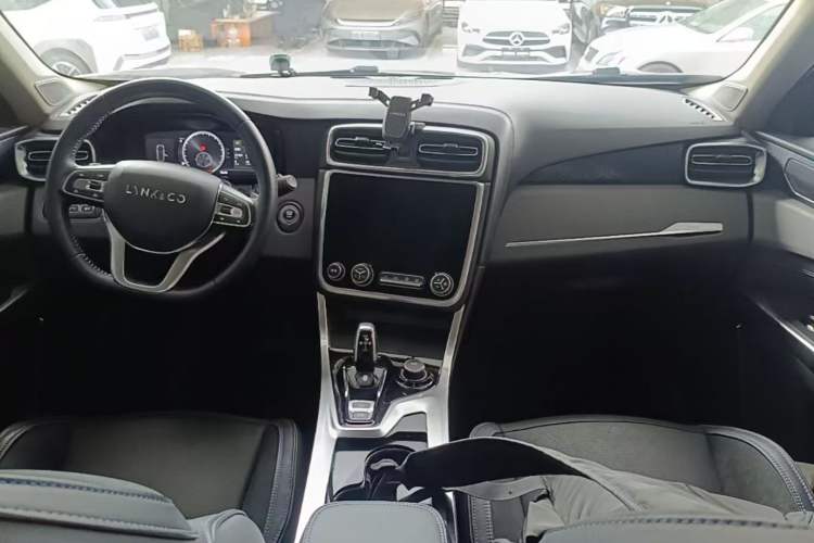 Used Lynk & Co 01 EM-P 2018 1.5T PHEV JingPro National Emission Standard V Center Console