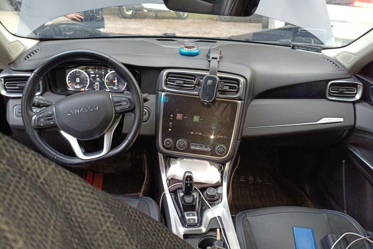 Used Lynk & Co 01 EM-P 2018 1.5T PHEV Jing Guo V Center Console
