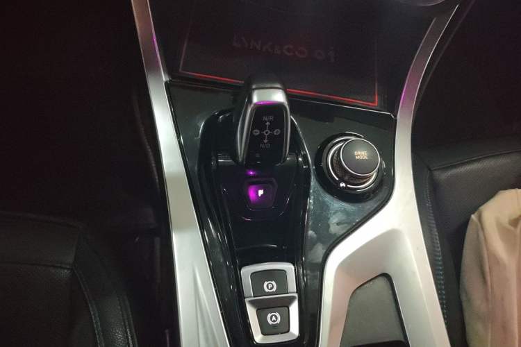 Used Lynk & Co 01 EM-P 2018 1.5T PHEV JingPro National Emission Standard V Gear Lever