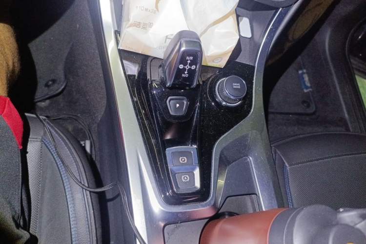 Used Lynk & Co 01 EM-P 2018 1.5T PHEV JingPro National Emission Standard V Gear Lever