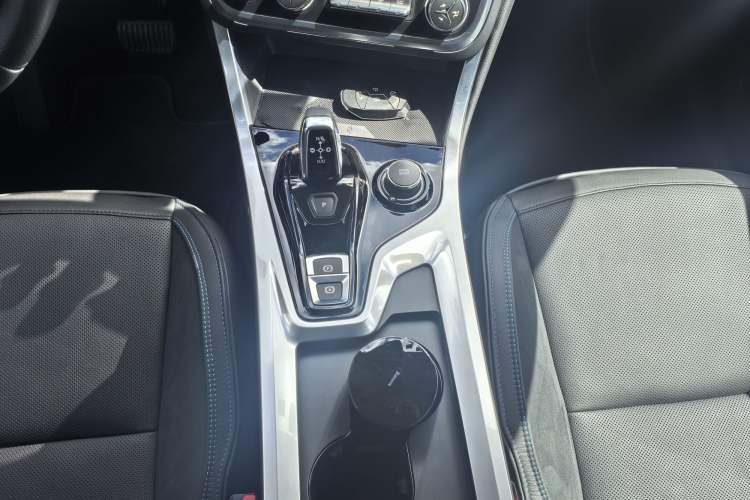 Used Lynk & Co 01 EM-P 2018 1.5T PHEV JingPro National Emission Standard V Gear Lever