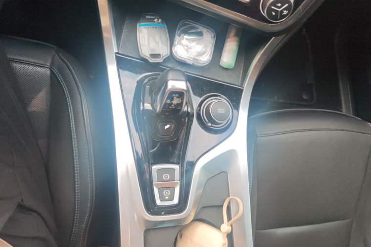 Used Lynk & Co 01 EM-P 2018 1.5T PHEV JingPro National Emission Standard V Gear Lever