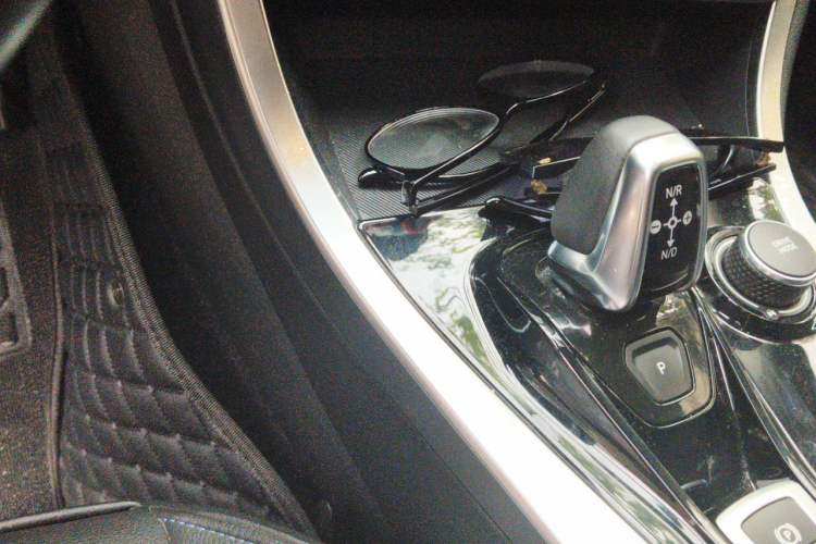 Used Lynk & Co 01 EM-P 2018 1.5T PHEV JingPro National Emission Standard V Gear Lever