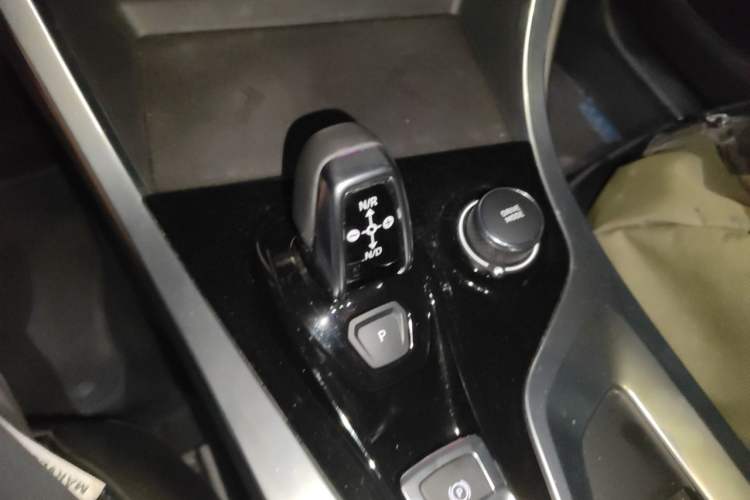 Used Lynk & Co 01 EM-P 2018 1.5T PHEV JingPro National Emission Standard V Gear Lever