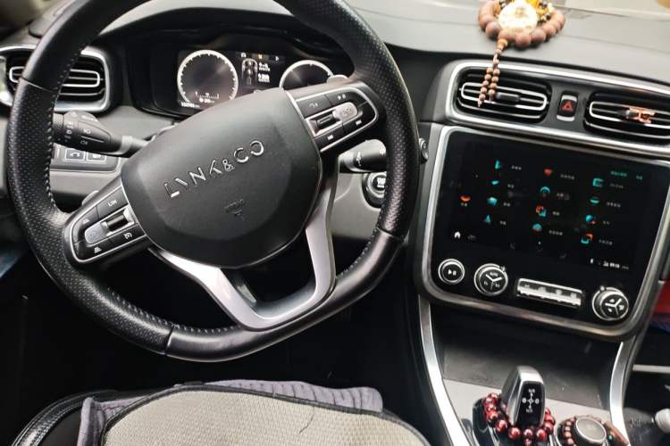 Used Lynk & Co 01 EM-P 2018 1.5T PHEV JingPro National Emission Standard V Steering Wheel
