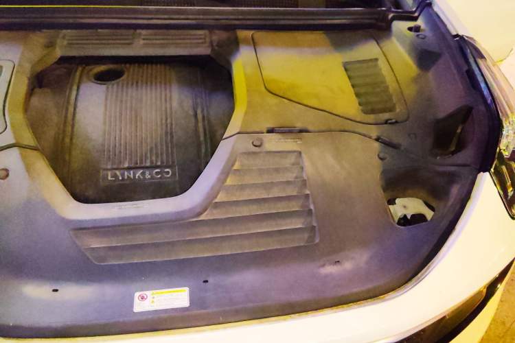 Used Lynk & Co 01 EM-P 2018 1.5T PHEV JingPro National Emission Standard V Engine Bay Left