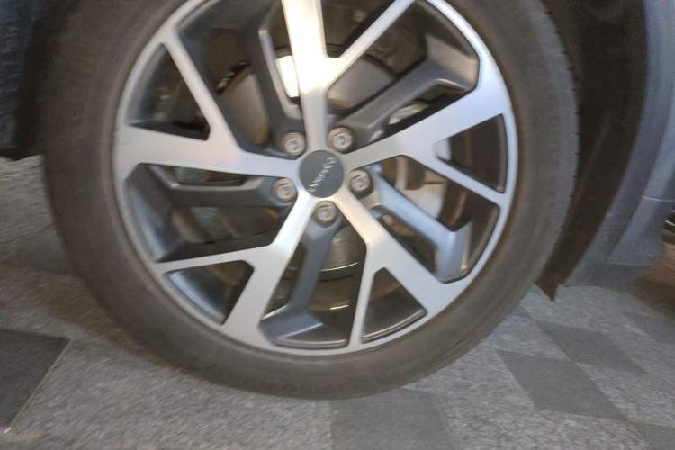 Used Lynk & Co 01 EM-P 2018 1.5T PHEV JingPro National Emission Standard V Right Front Wheel Hub