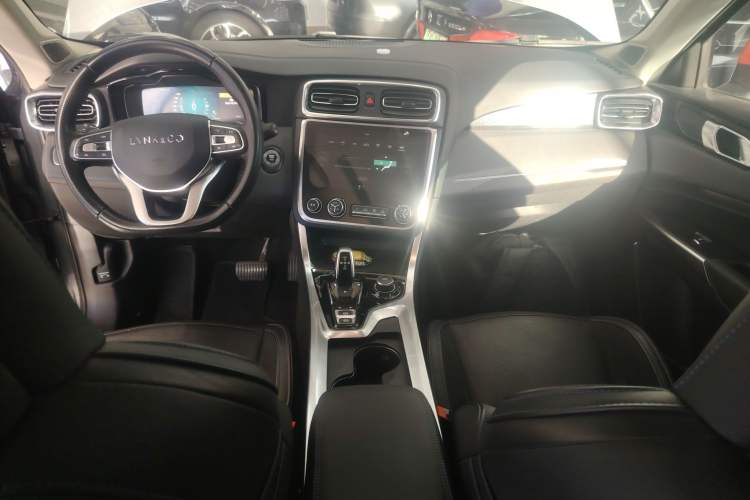 Used Lynk & Co 01 EM-P 2018 1.5T PHEV JingPro National Emission Standard V Center Console