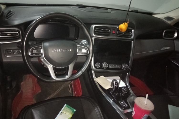 Used Lynk & Co 01 EM-P 2018 1.5T PHEV JingPro National Emission Standard V Center Console