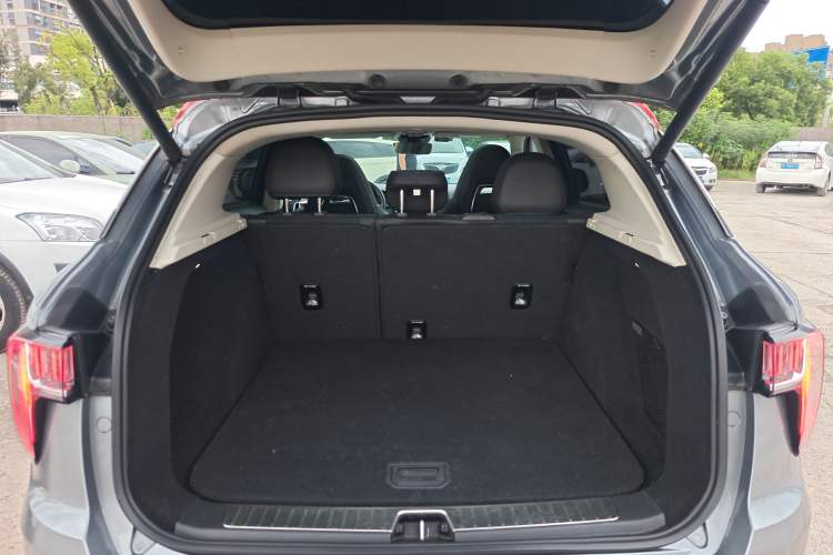 Used Lynk & Co 01 EM-P 2018 1.5T PHEV JingPro National Emission Standard V Trunk