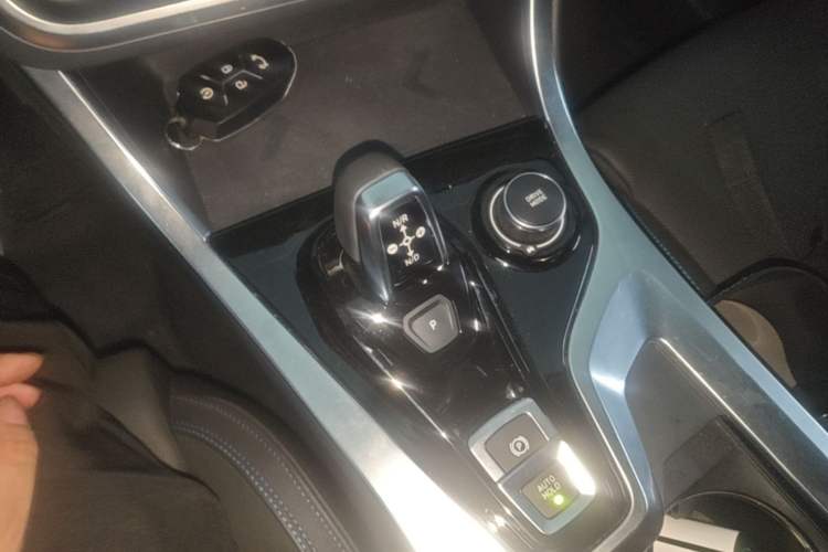 Used Lynk & Co 01 EM-P 2018 1.5T PHEV JingPro National Emission Standard V Gear Lever