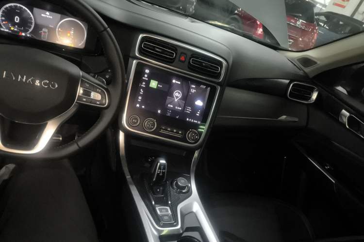 Used Lynk & Co 01 EM-P 2018 1.5T PHEV JingPro National Emission Standard V Center Console