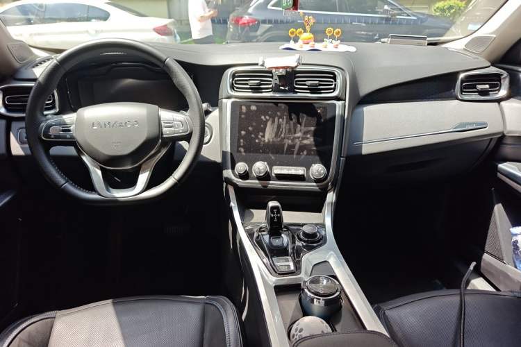 Used Lynk & Co 01 EM-P 2018 1.5T PHEV JingPro National Emission Standard V Center Console