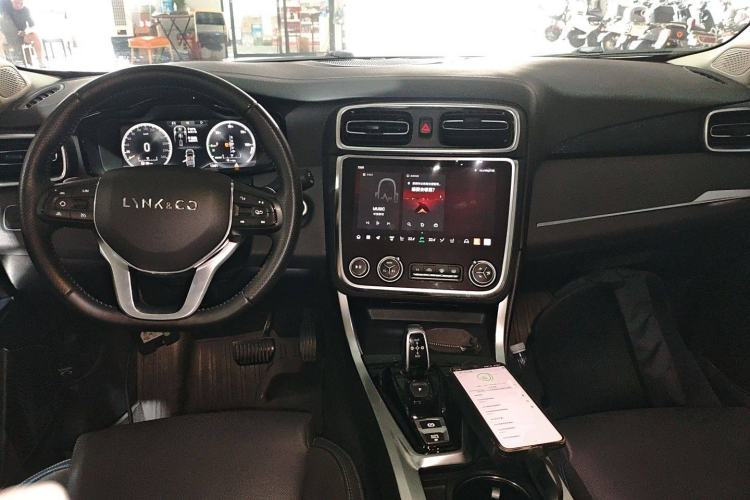 Used Lynk & Co 01 EM-P 2018 1.5T PHEV Jing Guo V Center Console