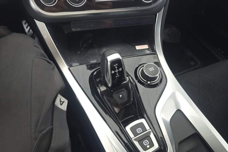Used Lynk & Co 01 EM-P 2018 1.5T PHEV JingPro National Emission Standard V Gear Lever