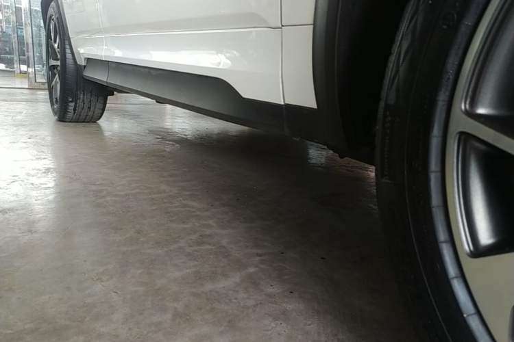 Used Lynk & Co 01 EM-P 2018 1.5T PHEV JingPro National Emission Standard V Right Side Sill