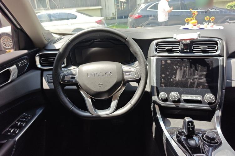 Used Lynk & Co 01 EM-P 2018 1.5T PHEV JingPro National Emission Standard V Steering Wheel