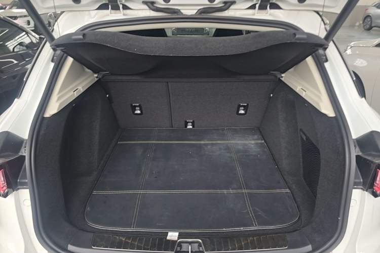 Used Lynk & Co 01 EM-P 2018 1.5T PHEV JingPro National Emission Standard V Trunk