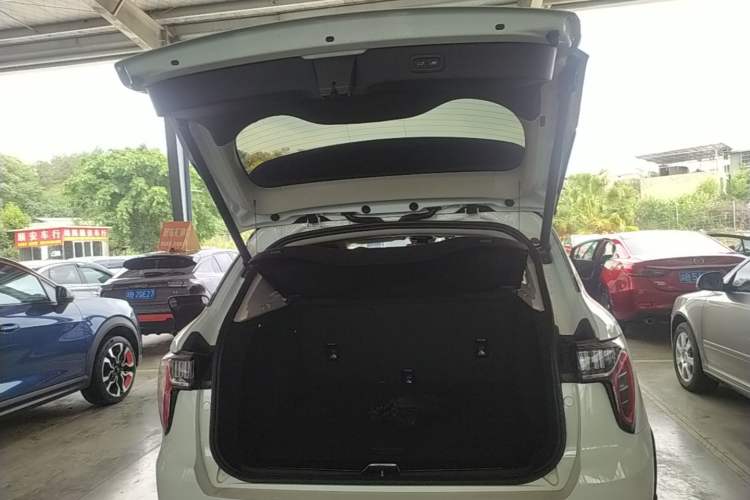 Used Lynk & Co 01 EM-P 2018 1.5T PHEV JingPro National Emission Standard V Trunk