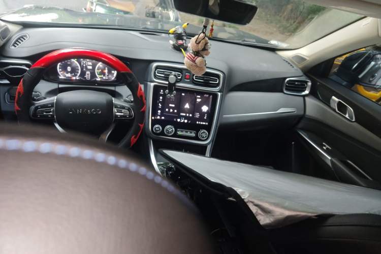 Used Lynk & Co 01 EM-P 2019 1.5T PHEV Pro Center Console
