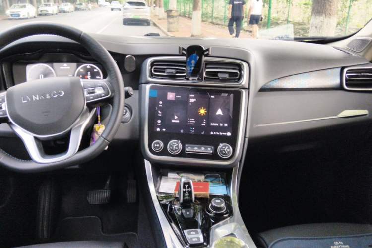 Used Lynk & Co 01 EM-P 2019 1.5T PHEV Pro Center Console