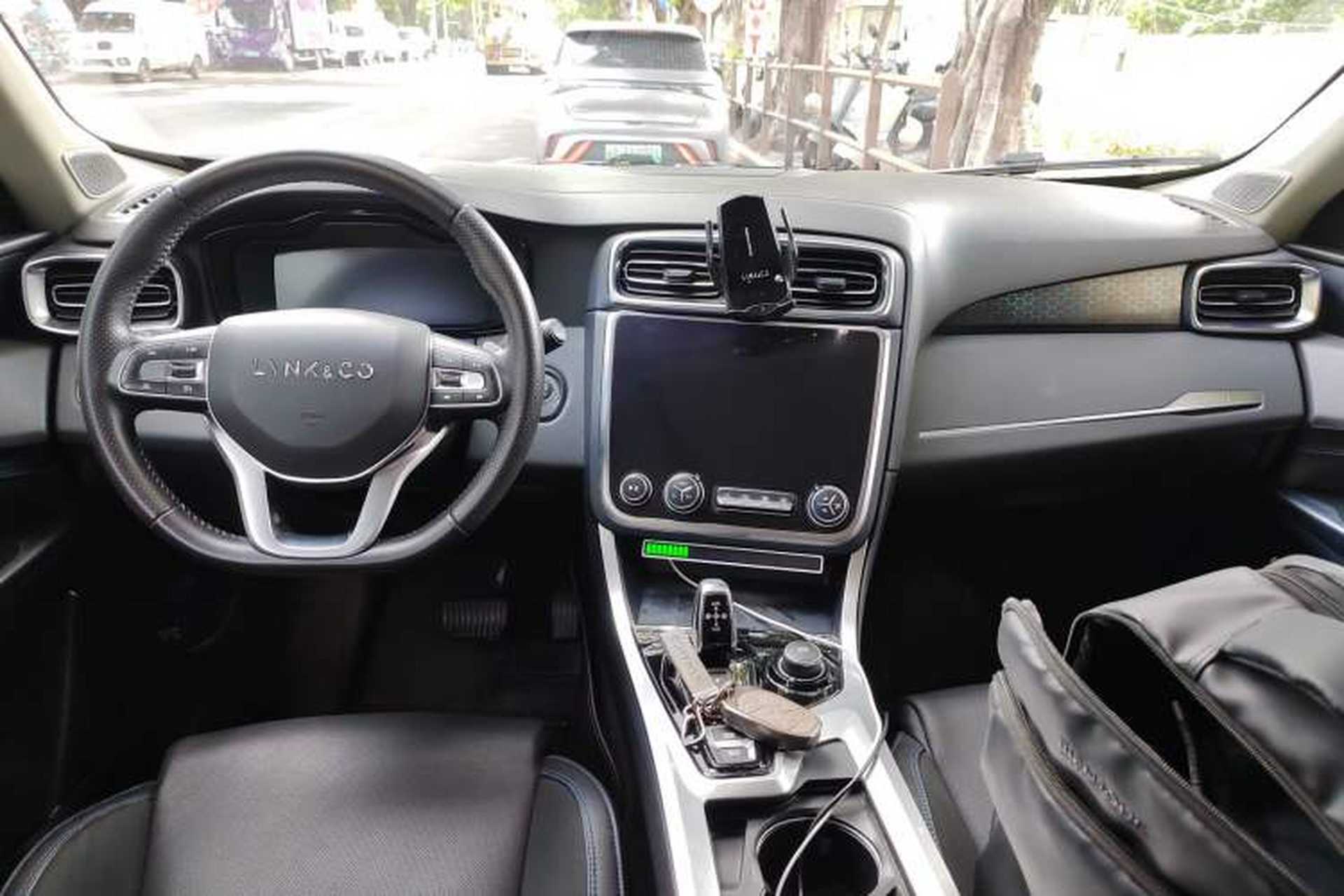 Used Lynk & Co 01 EM-P 2019 1.5T PHEV Pro Center Console