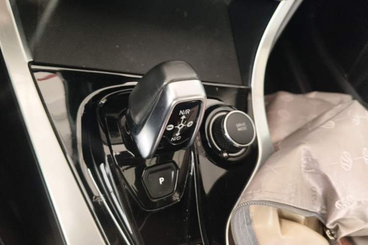 Used Lynk & Co 01 EM-P 2019 1.5T PHEV Jing Meeting China VI Emission Standards Gear Lever
