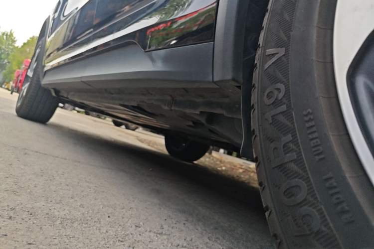 Used Lynk & Co 01 EM-P 2019 1.5T PHEV Pro Left Side Sill