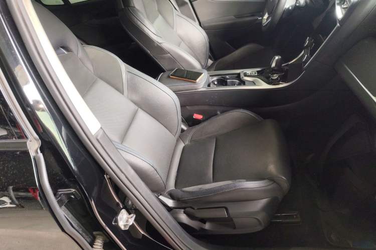 Used Lynk & Co 01 EM-P 2019 1.5T PHEV Jing Meeting China VI Emission Standards Right Front Seat