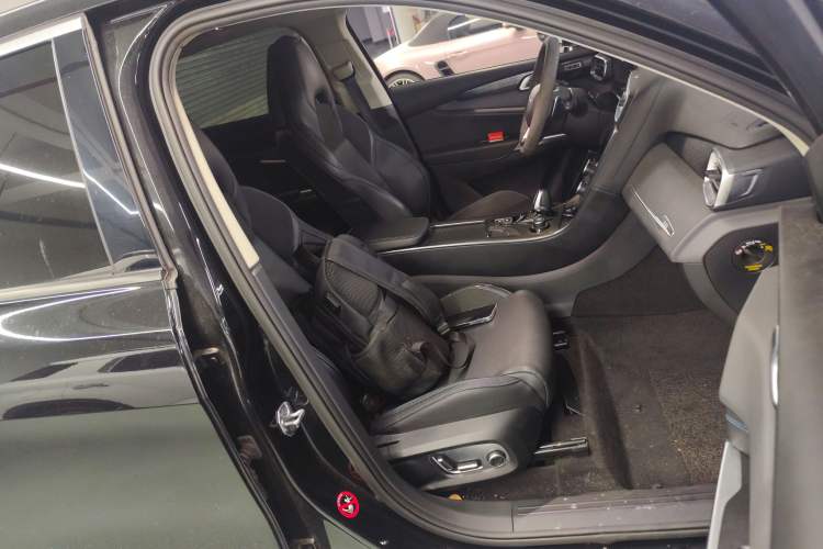 Used Lynk & Co 01 EM-P 2019 1.5T PHEV Pro Right Front Seat