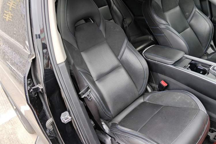 Used Lynk & Co 01 EM-P 2019 1.5T PHEV Jing Meeting China VI Emission Standards Right Front Seat