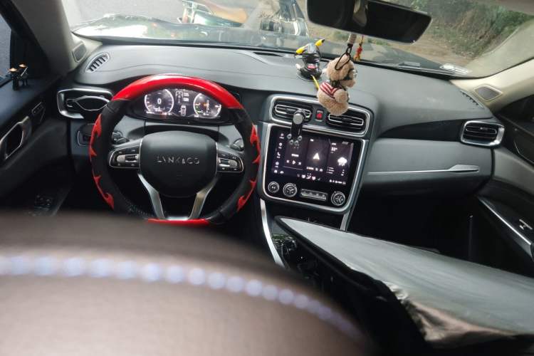 Used Lynk & Co 01 EM-P 2019 1.5T PHEV Pro Steering Wheel