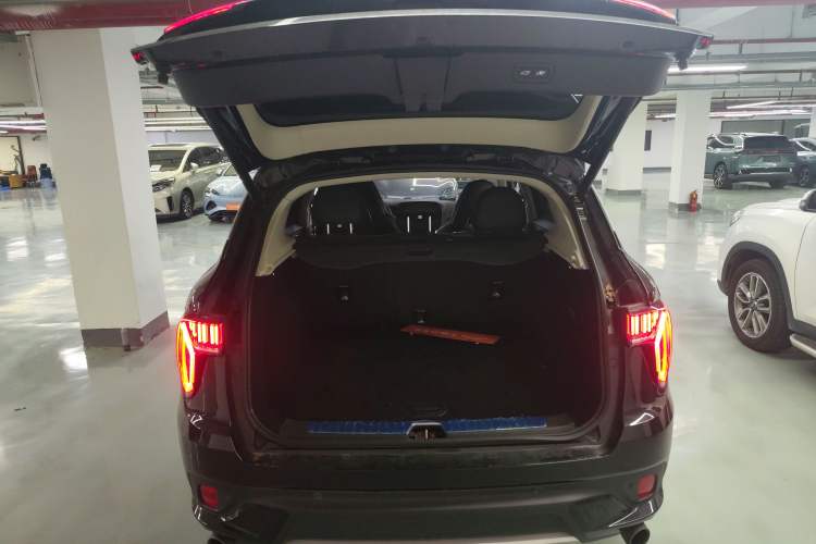 Used Lynk & Co 01 EM-P 2019 1.5T PHEV Pro Trunk