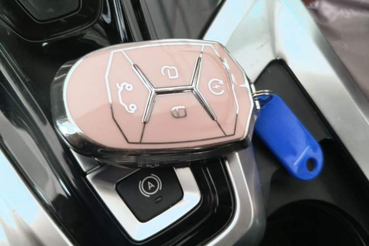 Used Lynk & Co 01 EM-P 2019 1.5T PHEV Jing Meeting China VI Emission Standards Vehicle Key