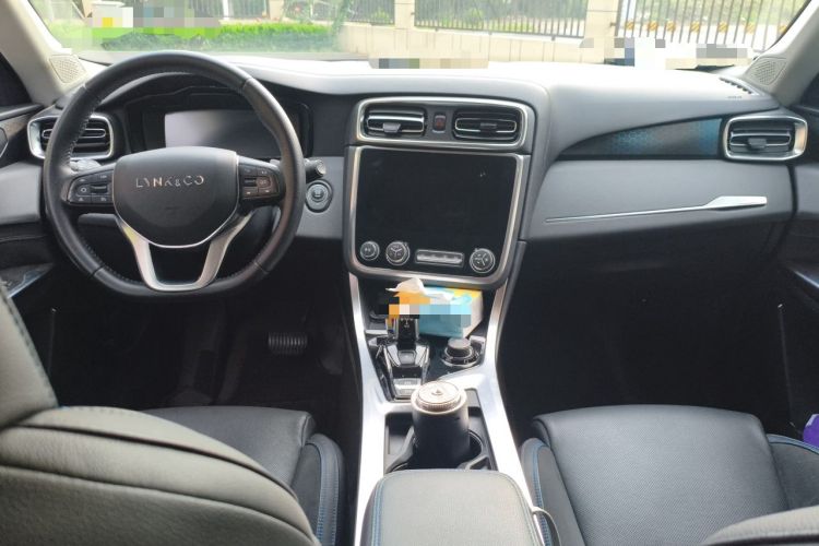 Used Lynk & Co 01 EM-P 2019 1.5T PHEV Jing Meeting China VI Emission Standards Center Console