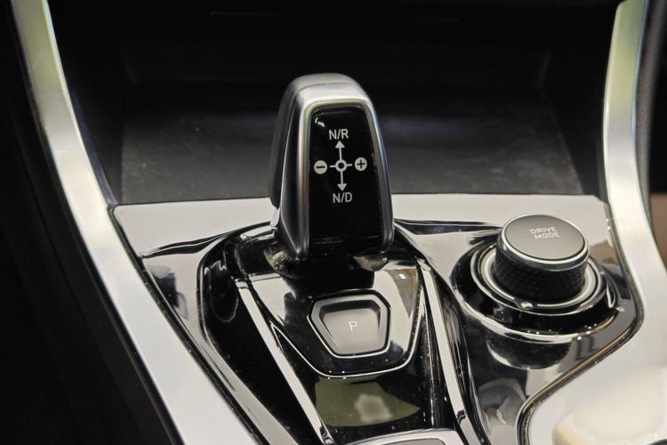 Used Lynk & Co 01 EM-P 2019 1.5T PHEV Jing Meeting China VI Emission Standards Gear Lever