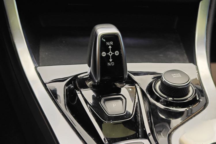 Used Lynk & Co 01 EM-P 2019 1.5T PHEV Jing Meeting China VI Emission Standards Gear Lever
