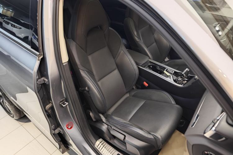Used Lynk & Co 01 EM-P 2019 1.5T PHEV Jing Meeting China VI Emission Standards Right Front Seat