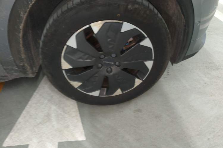 Used Lynk & Co 01 EM-P 2019 1.5T PHEV Jing Meeting China VI Emission Standards Right Front Wheel Hub