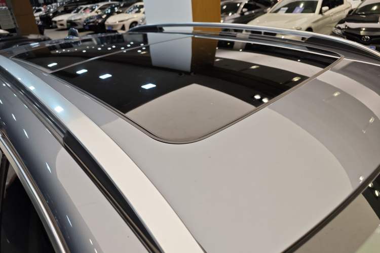 Used Lynk & Co 01 EM-P 2019 1.5T PHEV Jing Meeting China VI Emission Standards Roof