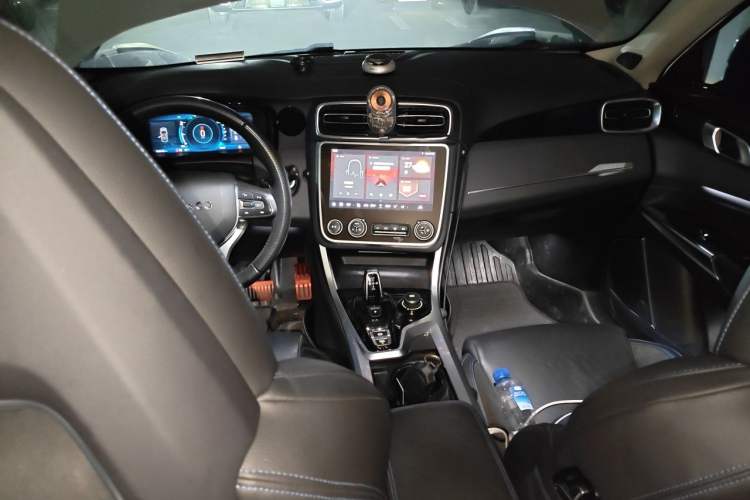 Used Lynk & Co 01 EM-P 2019 1.5T PHEV Pro Center Console