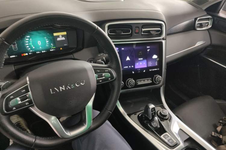 Used Lynk & Co 01 EM-P 2019 1.5T PHEV JingPro National VI Center Console