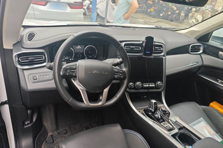 Used Lynk & Co 01 EM-P 2019 1.5T PHEV Jing Meeting China VI Emission Standards Center Console